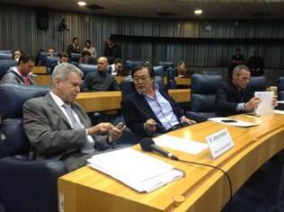 Jerson Kelman (dir), presidente da Sabesp, e Paulo Massato, diretor metropolitano da companhia, em reuniao da CPI da Sabesp