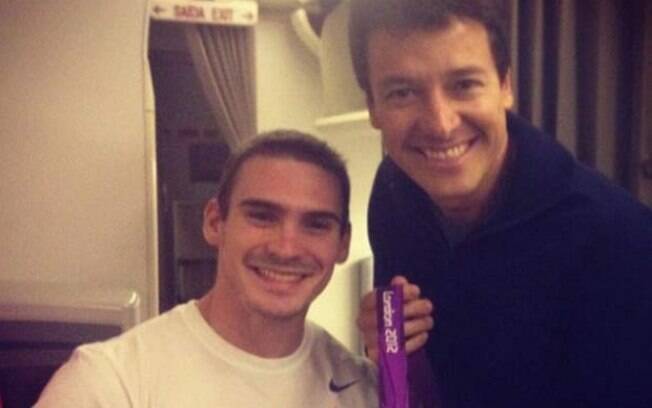 Rodrigo Faro tietou o campeão Olímpico Arthur Zanetti, em Londres