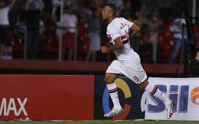 Exames descartam lesão de Luis Fabiano