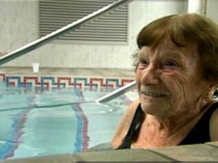Nina Jackson, 103 anos, não abre mão de praticar esportes