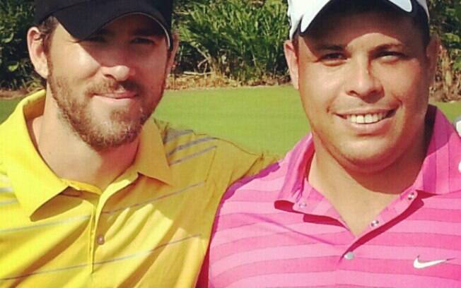 Ronaldo posta foto ao lado de Ryan Reynolds, durante partida de golfe na China