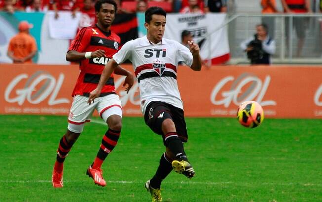 Jadson perdeu pênalti no empate entre Flamengo e São Paulo por 0 a 0 no Distrito federal