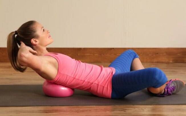 Mini-bola pode complementar o abdominal, exerccios para as pernas, braos e diversos movimentos