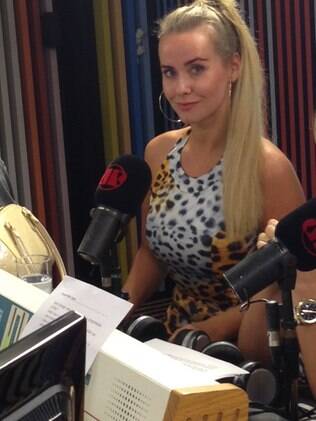 Lola Melnick participando do Pânico na Jovem Pan