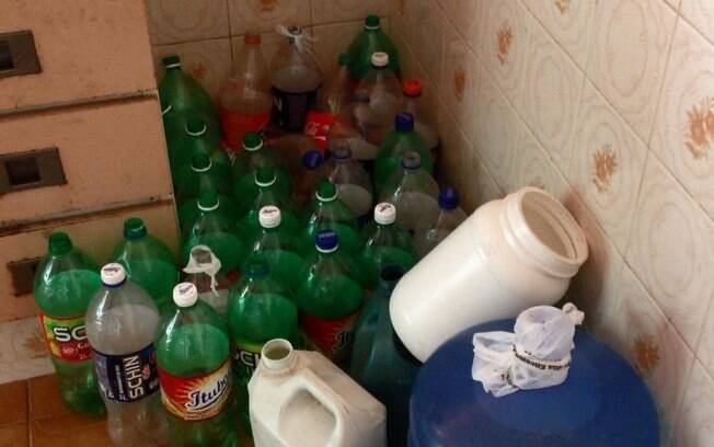 As garrafas pet viraram item indispensável para armazenar águas em dias de seca. Foto: BBC