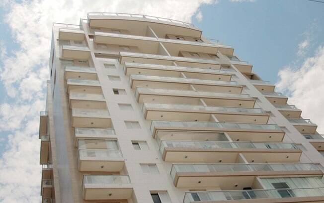 Fachada do Condomínio Solaris, no Guarujá (SP); MP-SP investiga se apartamento teve a reforma de R$ 700 mil paga pela construtora OAS e se seria de Lula e Marisa Letícia. Foto: Motta Jr./Futura Press