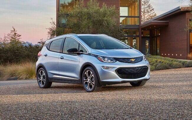 Mistura de subcompacto com minivan, o Chevrolet Bolt será vendido nos EUA por US$ 37 mil, chegando a US$ 30 mil com os incentivos do governo. Mistura de subcompacto com minivan, o Chevrolet Bolt será vendido nos EUA por US$ 37 mil, chegando a US$ 30 mil com os incentivos do governo.