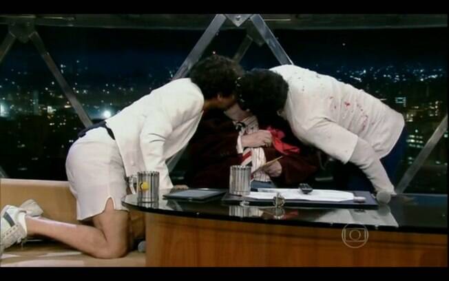Jô Soares protagoniza beijo triplo gay na Globo com George Sauma e Nicolas Bartolo 