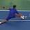 Djokovic se estica todo para devolver a bola. Foto: AP