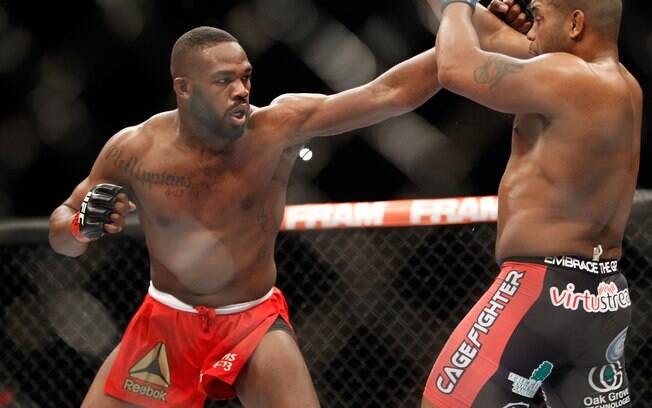 Momentos da luta entre Jon Jones e Daniel Cormier no UFC 182. Foto: Steve Marcus/Getty Images