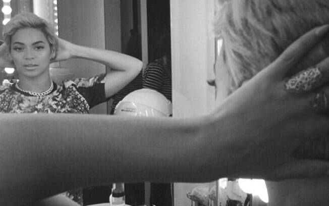 Beyoncé radicaliza e corta cabelo no estilo 'Joãozinho'