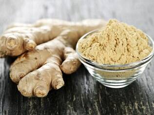 O gengibre é uma ótima opção para sucos, pois acelera o metabolismo