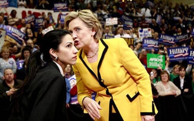 Hillary Clinton em sua campanha eleitoral com a assistente Huma Abedin