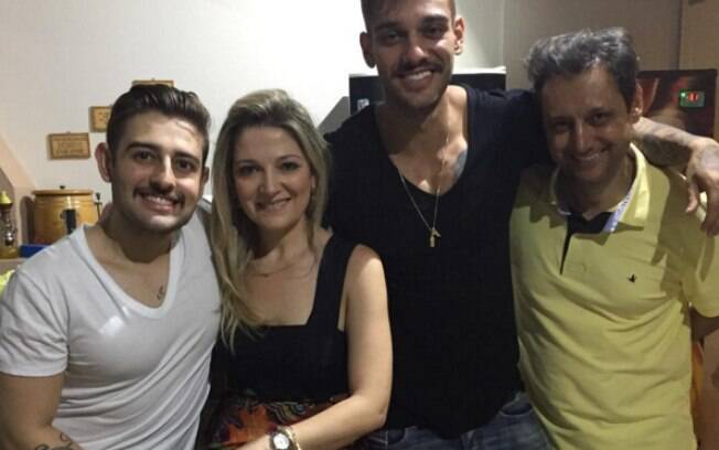 Karina e Lucas Lucco em família