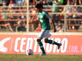 Palmeiras começa com vitória magra
