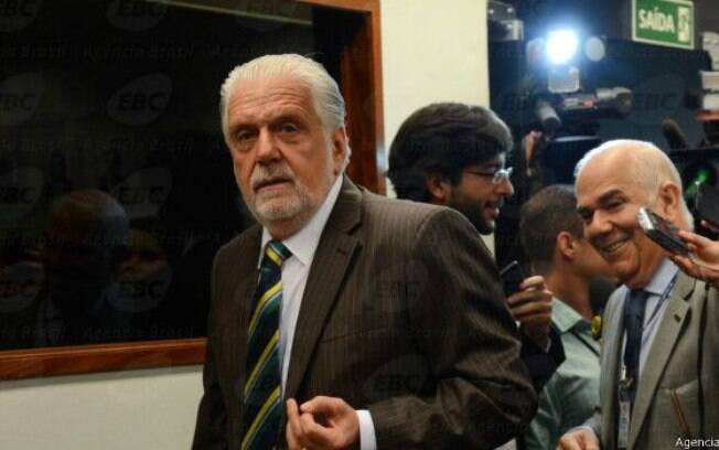 Mensagens divulgadas pela imprensa indicam que Wagner queria apoio financeiro de empreiteiro da OAS