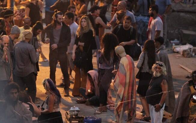 Gravação de Grazi Massafera para 'Verdades Secretas' contou com 300 figurantes