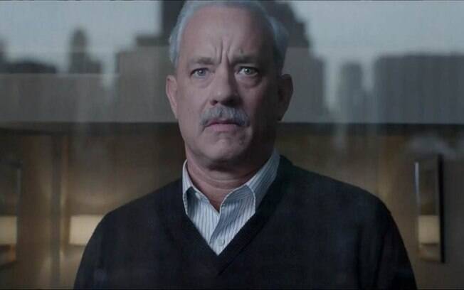 Tom Hanks encarna o papel do Capitão Sully Sullenberger em filme baseado em uma história verídica.