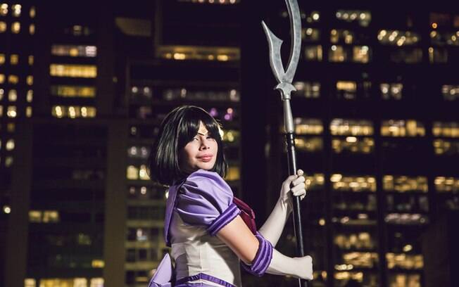 Ela interpreta Sailor Saturno