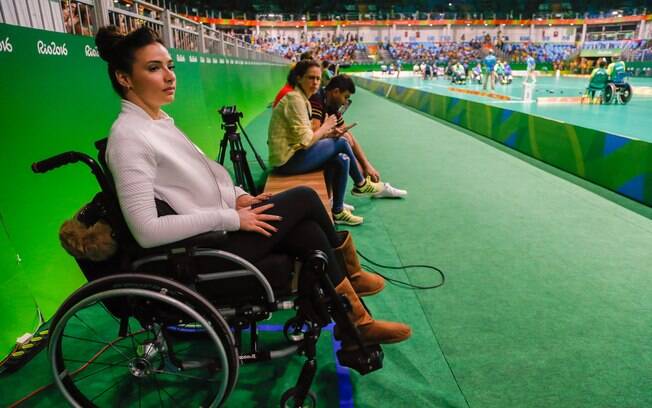 Lais Souza acompanhou de perto as quartas de final da bocha com o Brasil, antes de experimentar o esporte