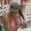 Viviane lavando os cabelos. Foto: Reprodução