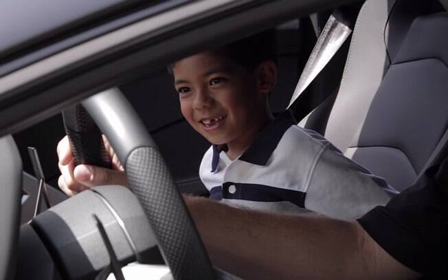Jacob, de 7 anos, a bordo de um Lamborghini Aventador LP 700-4
