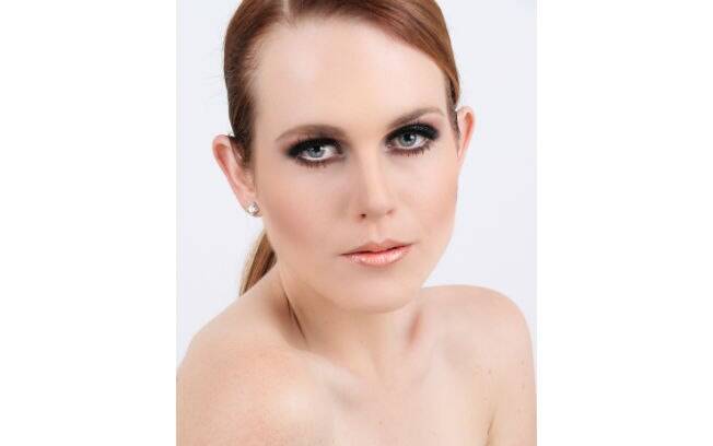 Maquiagem de formatura com airbrush: smokey eye