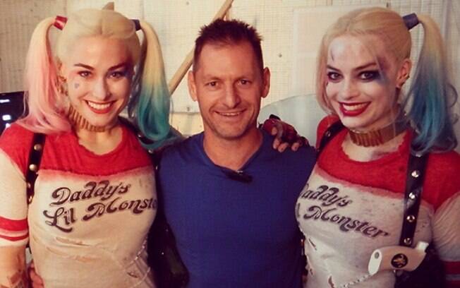Margot Robbie e sua dublê Ingrid Kleinig durante filmagens de Esquadrão Suicida