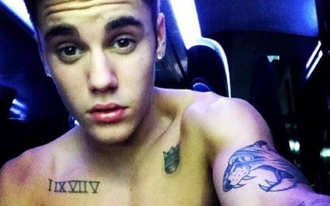 Sem camisa, Justin Bieber provocou muitos comentários de fãs