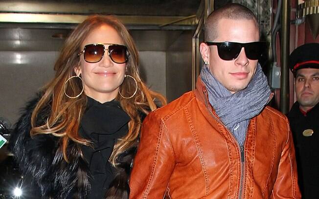 18 ANOS: Jennifer Lopez (43 anos) e Casper Smart (25 anos). Photo Rio News