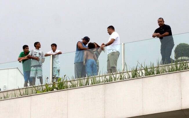 Família de Ronaldo unida no terraço do apartamento do empresário no Rio