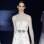 Vestido discreto, com sobreposição bordada com pedrarias. De Jesus Peirò. Foto: Divulgação/Barcelona Bridal Week