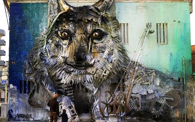 Artur Bordalo cria esculturas de animais a partir de objetos qe viraria lixo