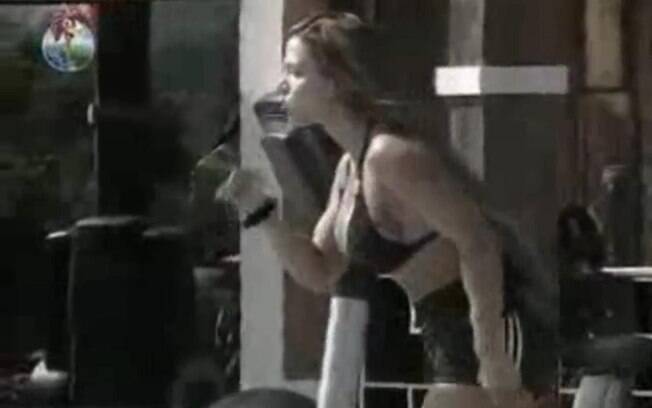 Denise Rocha e Ivo discutem feio na piscina