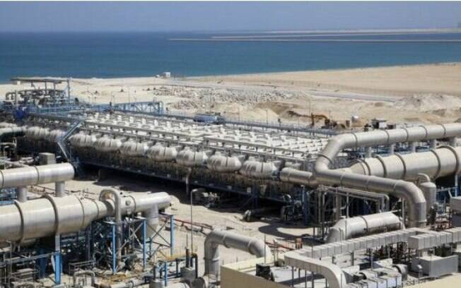 A usina que será a maior do mundo, na Arábia Saudita, poderia produzir 1 bilhão de litros por dia