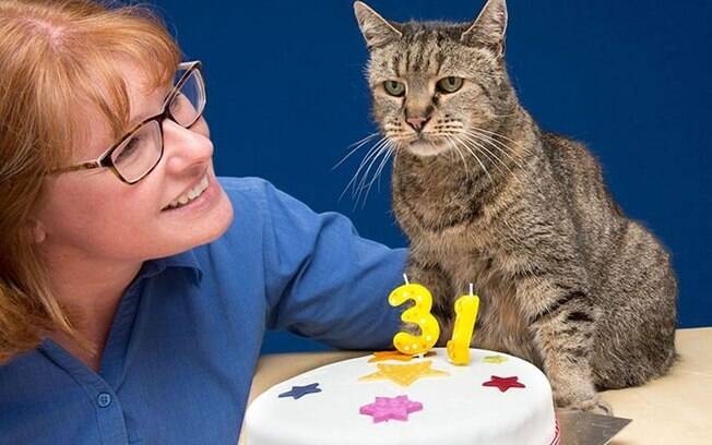 O gato chegou à residência do casal em 1990 e, na época, foi avaliado por veterinários que diziam que Nutmeg tinha aproximadamente cinco anos.