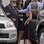 Barry Steenkamp, pai de Reeva (esquerda), vai ao velório da filha em Pretória, África do Sul. Foto: AP
