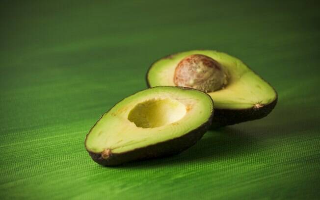 Ele é calórico, mas o abacate em doses certas só ajuda o coração. Foto: Getty Images