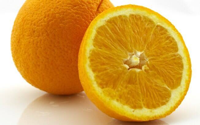 Laranja: além dela, qualquer outra fonte de vitamina C é boa para o humor. Previne danos às células nervosas e neurônios e acalma. Foto: Getty Images