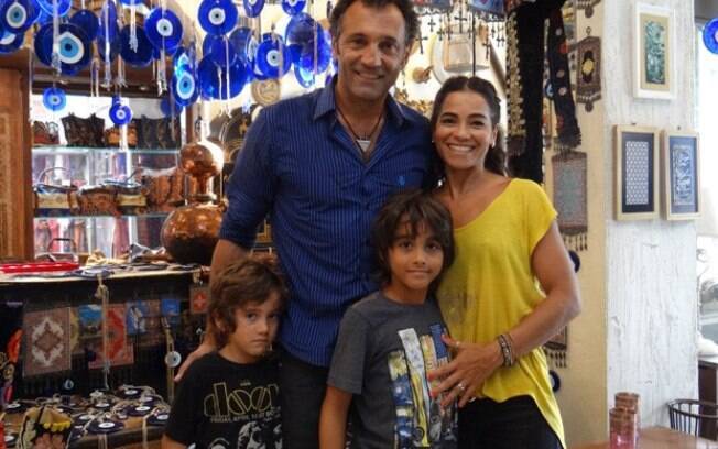 Domingos Montagner com a mulher e os filhos