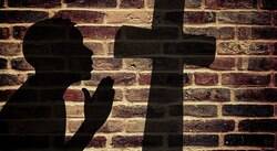 Pessoas que vêem muita pornografia tornam-se mais religiosas, diz estudo