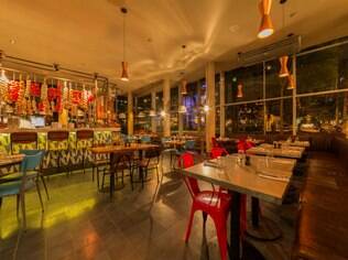 O interior do restaurante Jamie's Italian, no Itaim Bibi, em São Paulo