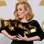 Adele comemora os 6 Grammys recebidos na cerimônia de 2012. Foto: Getty Images