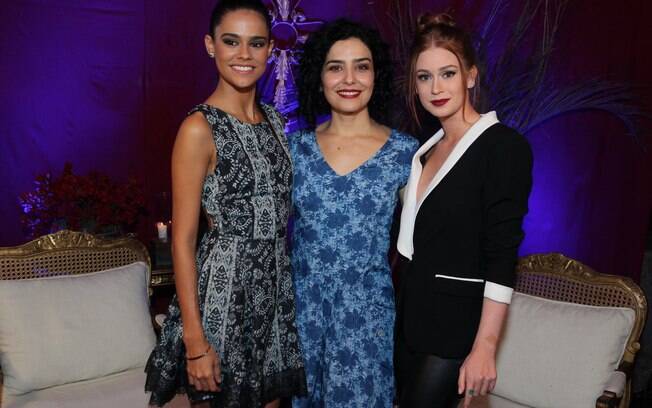 Letícia Sabatella ao lado de Marina Ruy Barbosa e Arianne Botelho no lançamento da série 'Amorteamo'