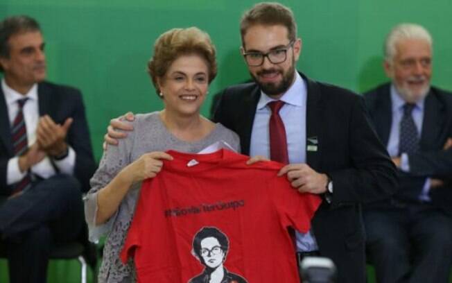 Expectativa da oposição é que Dilma se defenda e comissão especial de impeachment vote parecer até meados de abri