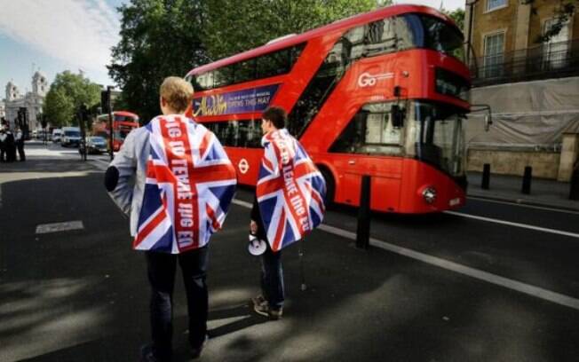 Partidários da saÃda da UE em campanha em Londres - 52% dos britânicos optaram pelo voo solo