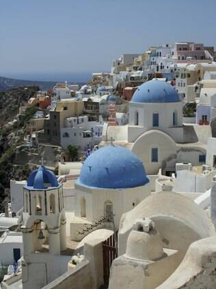 Formato de Santorini lembra um bolo de casamento