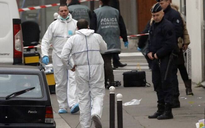 Ataque deixa ao menos 12 mortos em sede de revista satírica em Paris. Foto: AP