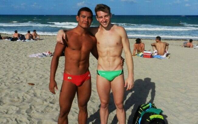 Assumidos, os mergulhadores Ian Matos e Matthew Mitcham já curtiram uma praia juntos entre uma competição e outra