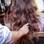 Depois de enrolar todo o cabelo, desfaça os cachos suavemente. Desta forma o enroladinho se transforma em ondas sensuais. Foto: Bruno Zanardo / Fotoarena